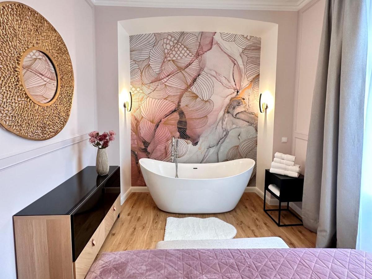 Villa Gloria - Fewo Suite Баденвайлер Екстериор снимка